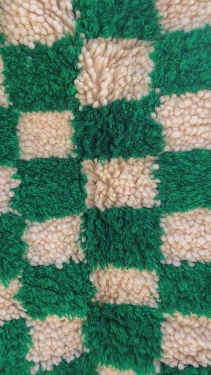 Handgeknüpfter marokkanischer Berber Teppich in Grün/Weiß
